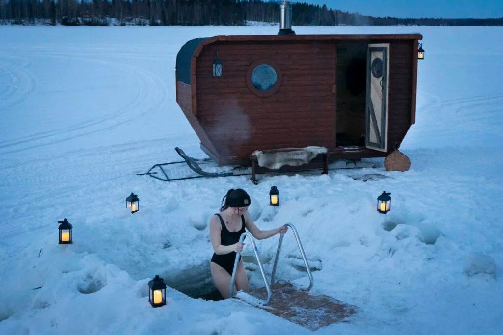 Sauna and winter swimming in Rovaniemi -